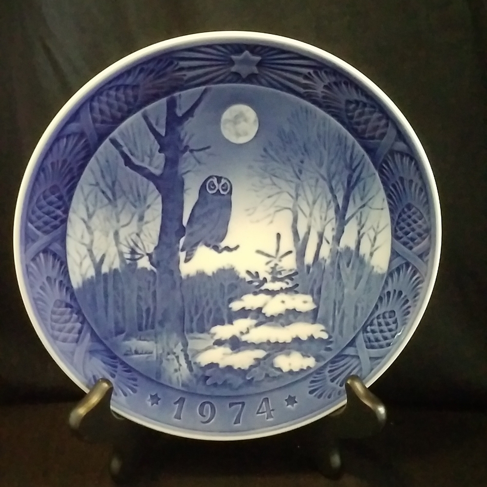 ROYAL COPENHAGEN CHRISTMAS PLATE 1974 Winter Twilight Denmark